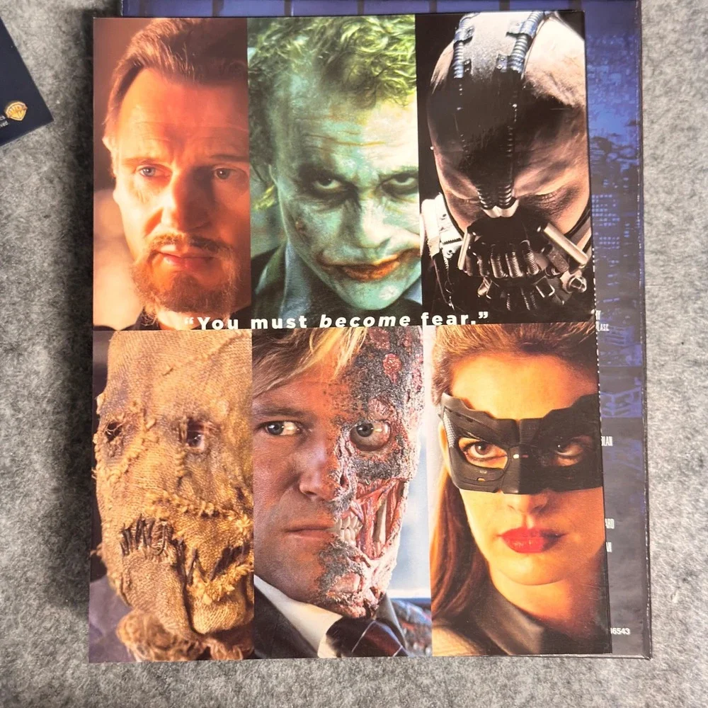 The Dark Knight Trilogy Blu-ray 5-Disc Box Set Batman Begins Rises Art Book 2012 - Picture 5 of 8
